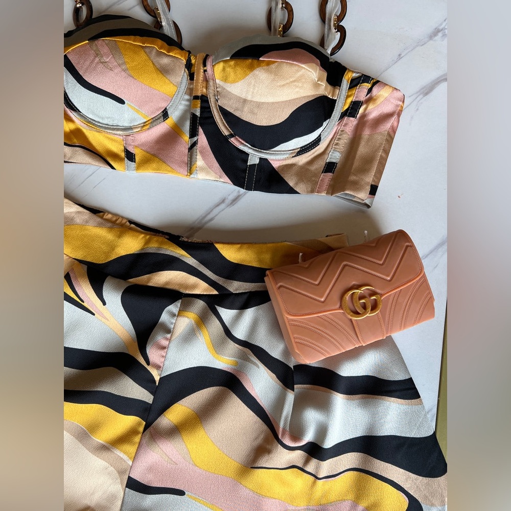 Two piece crop tank and flowy shirts marked print set - Picture 2 of 5
